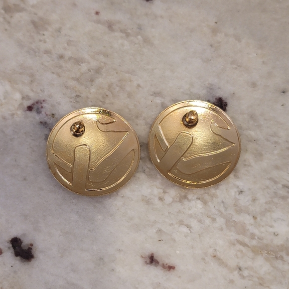 Vtg Pink Enamel Gold Tone Metal Round Earrings - Picture 5 of 5